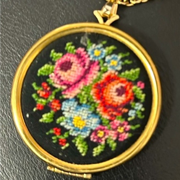 Vintage Embroidered Necklace - Picture 4 of 11
